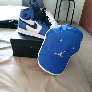 Jordan retro blue white and black with matchinghat